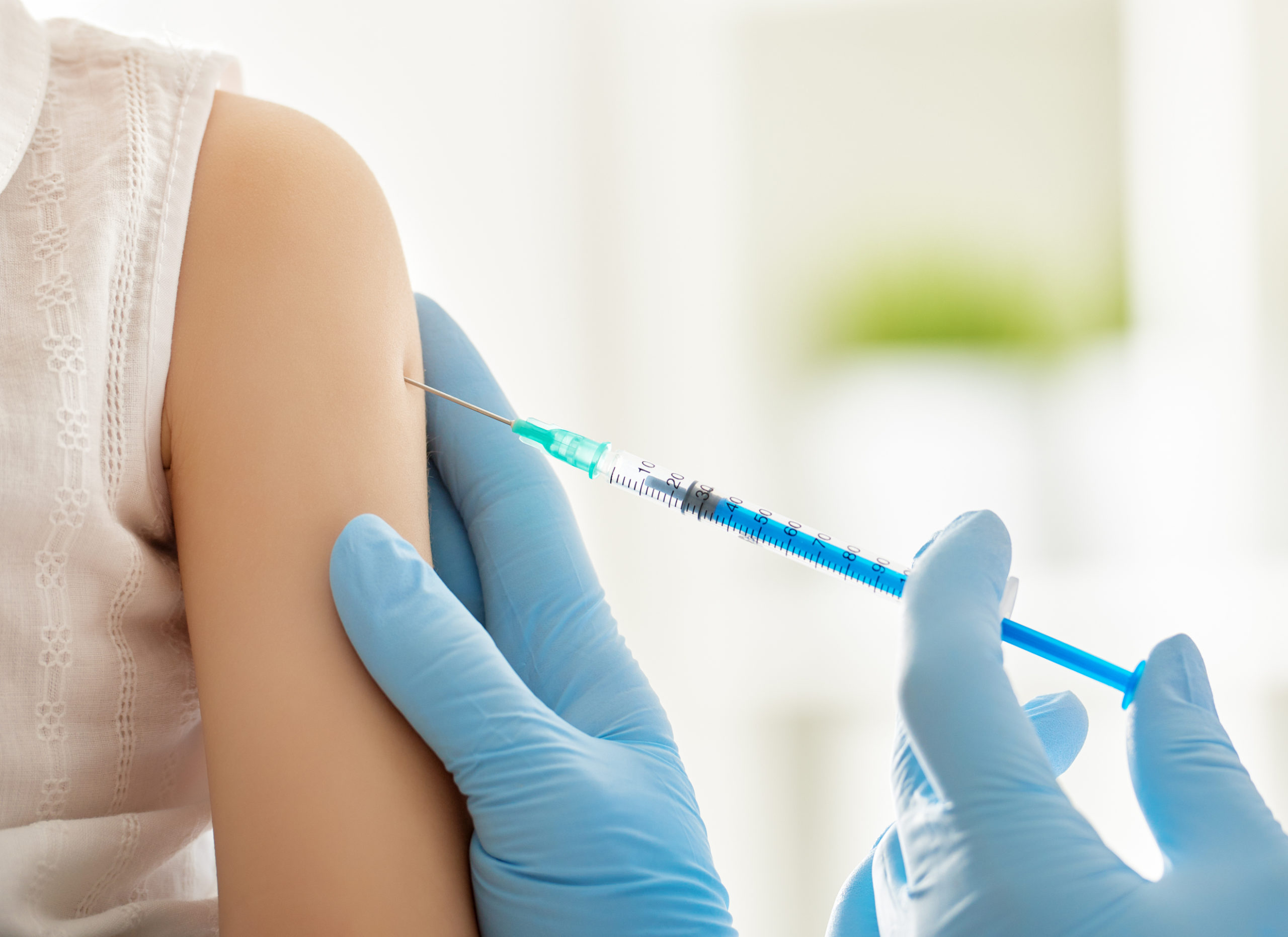 Sociedad de Pediatría advierte sobre graves consecuencias por cierre de los centros de vacunación por coronavirus